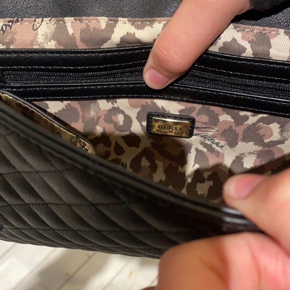 Cross Body Guess Purse - Picture 4 of 5